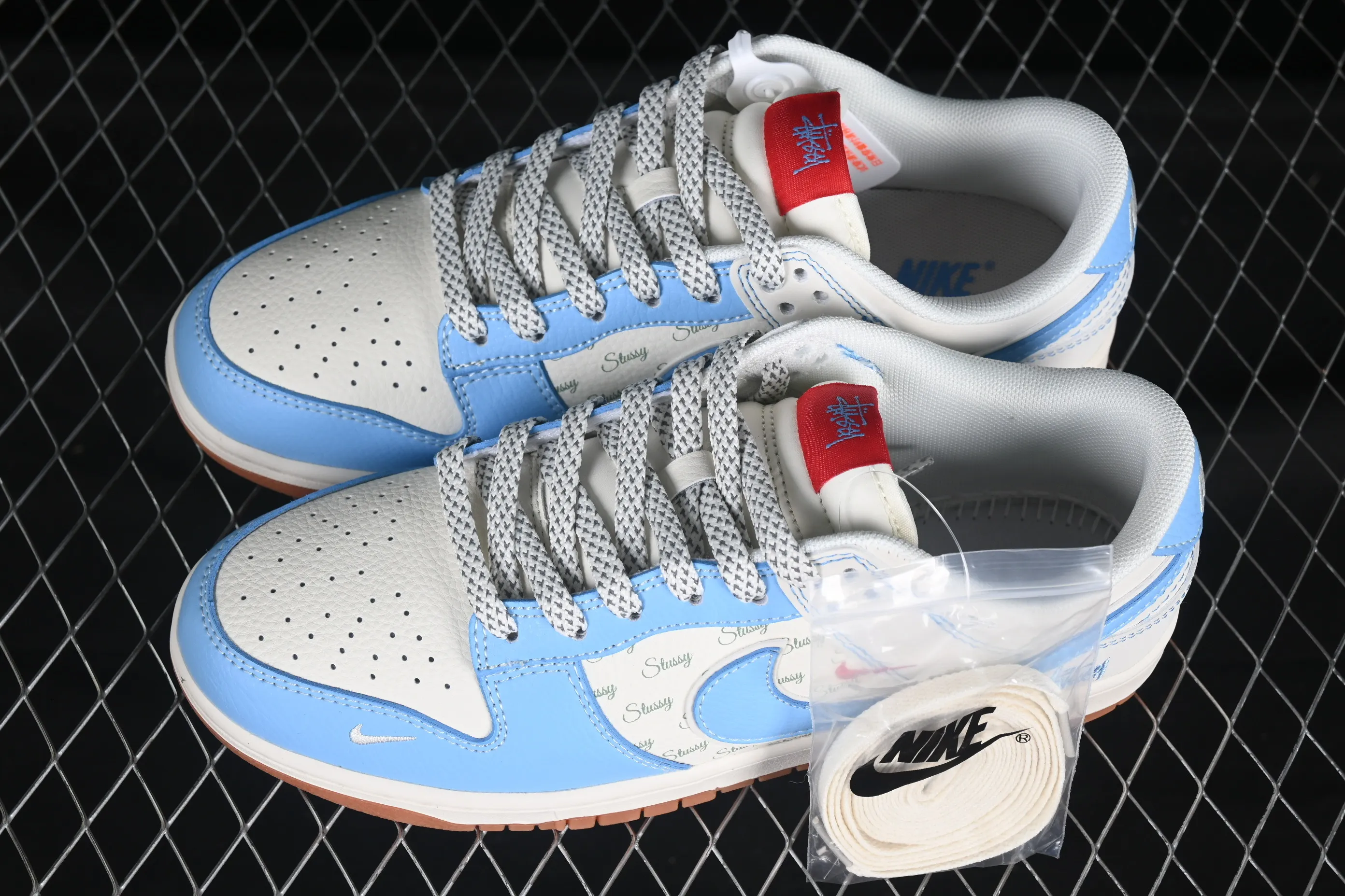 All categories Nk SB Dunk Series Nk SB Dunk Low High-end customized low-top sneakers Nike SB Dunk Low Stusi co-branded raw rubber sky blue low-top casual sports skateboard shoes XS6089-530